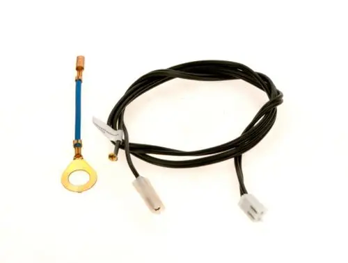 Bosch Anschlussleitung mit einem blauen Draht und einer Masse-Anschlussöse sowie einem Stecker. Kabel zum Anschluss von elektrischen Komponenten.